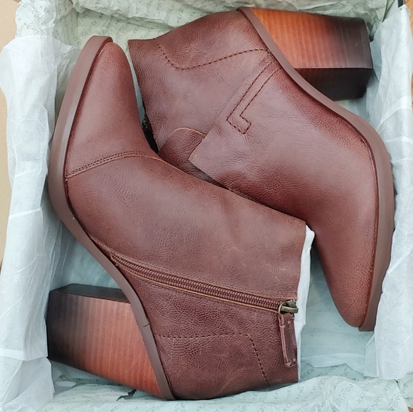 Kelsi Dagger Brooklyn Watchman Ankle Boots - Picture 9 of 10